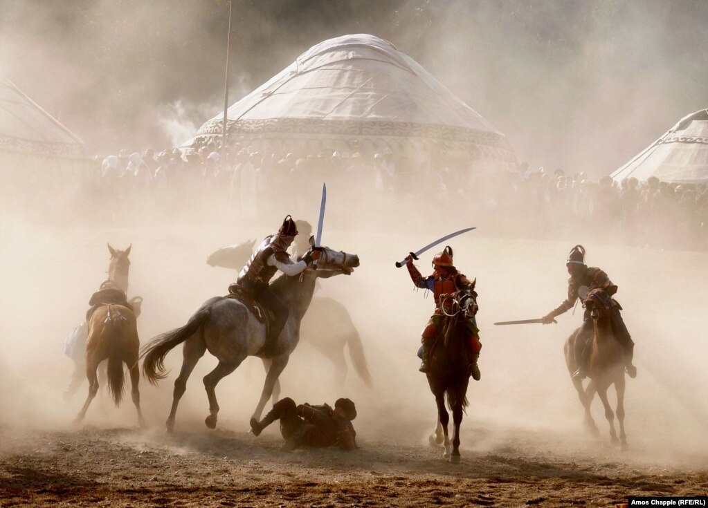 A mock horse battle gets under way at the World Nomad Games 2018 in Kyrgyzstan on September 4. (Amos Chapple/RFE/RL)
