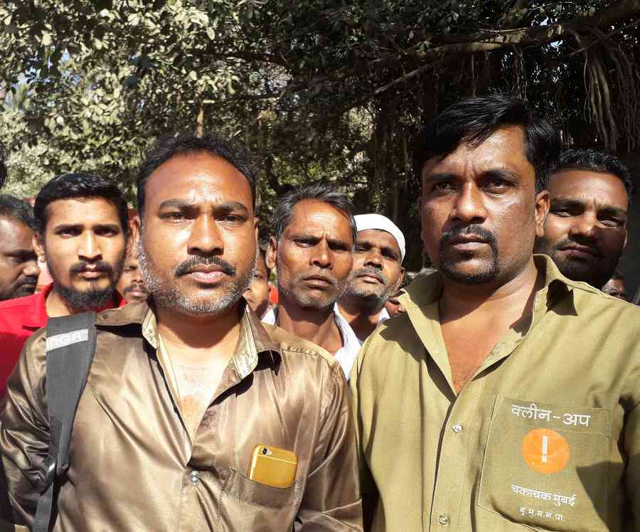 Narayan Sarode (left), a contract-based sanitation worker in Mumbai, with Shantuvar Thorat, a permanent employee. (Photo credit: Aarefa Johari).